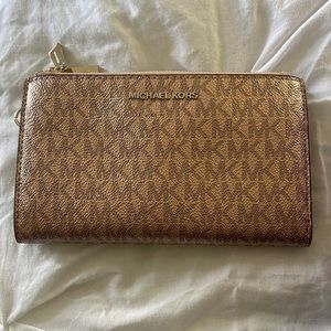 Michael Kors Rose Gold jet set wallet